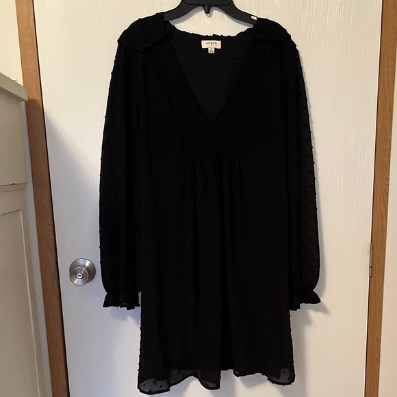 Umgee Tops - Umgee Black Sheer Sleeve Swiss Dot Dress Size M